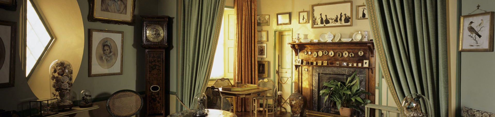 Inside A la Ronde